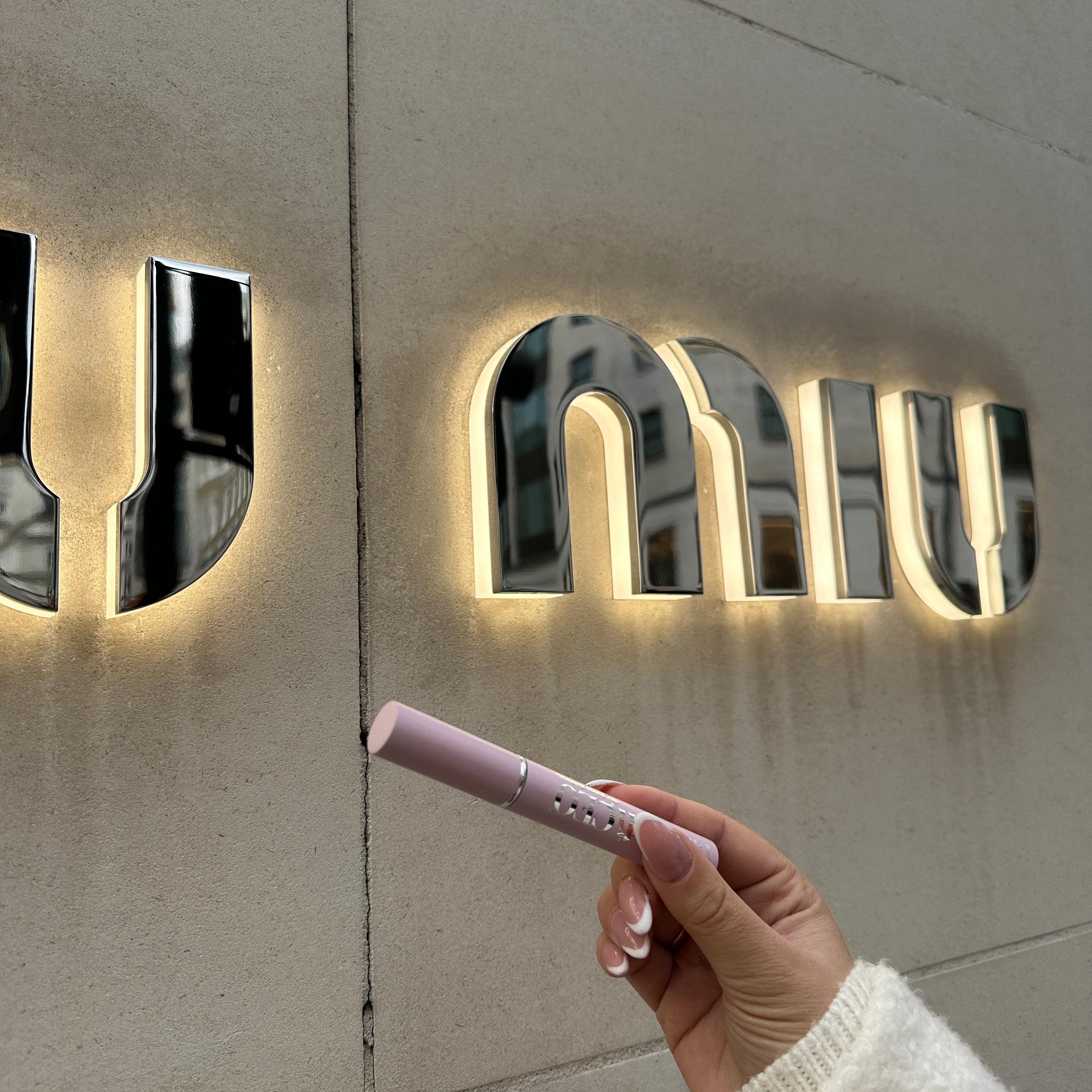 Does Hyaluronic Acid Help Eyelash Growth?