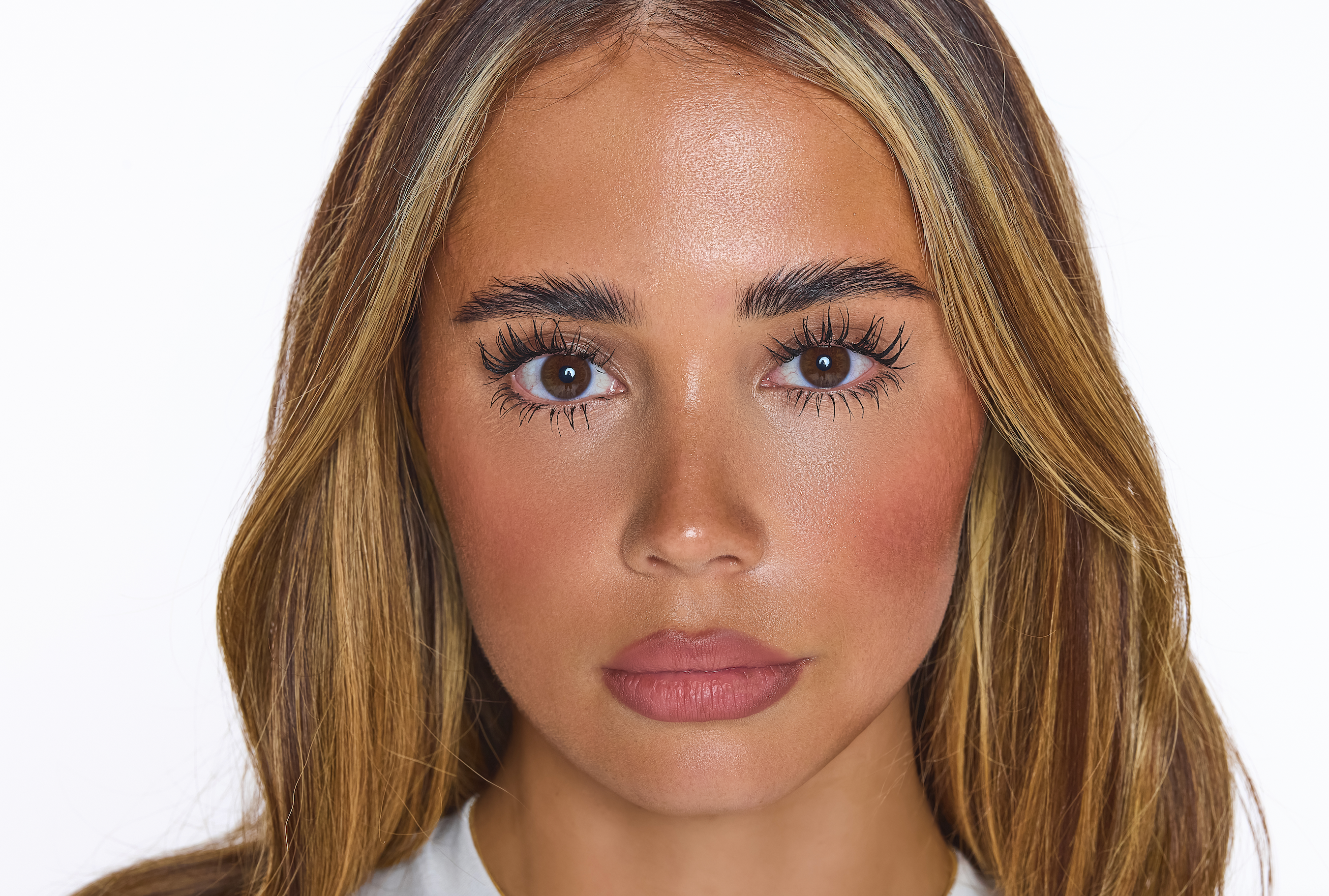 Why Everyone’s Switching to Tubing Mascara