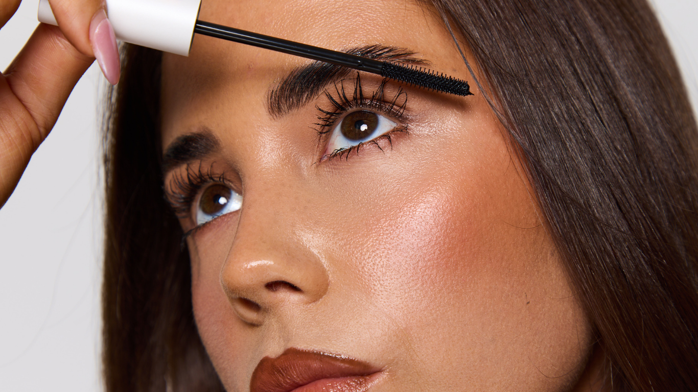 What Is Tubing Mascara? Benefits, How to Apply & How to Remove